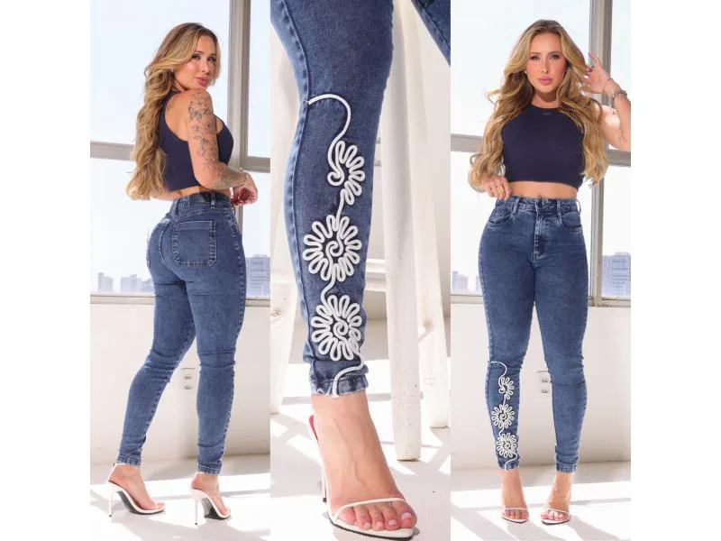 Calça Skinny Premium com Bordado